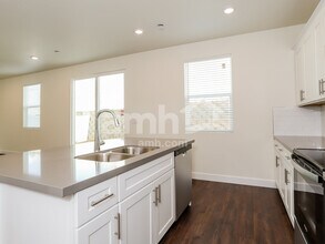 10051 Potomac St in Commerce City, CO - Foto de edificio - Building Photo