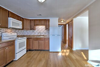 127 Mulberry St in Southington, CT - Building Photo - Building Photo