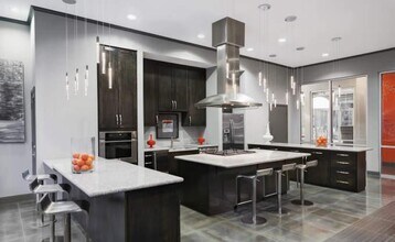 2700 Travis St in Houston, TX - Building Photo - Building Photo
