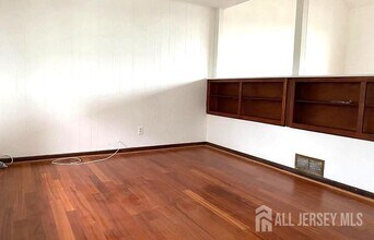 59 Victory Pl in East Brunswick, NJ - Building Photo - Building Photo