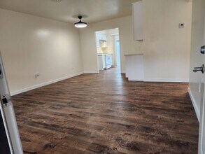 431 S Simpson Ave, Unit D in Hemet, CA - Foto de edificio - Building Photo