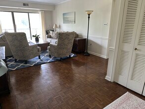 601 Montgomery Ave, Unit Apt. 302 in Bryn Mawr, PA - Foto de edificio - Building Photo