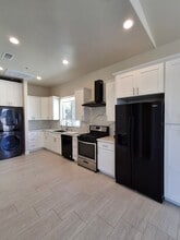 8579 Prospect Ct in Santee, CA - Foto de edificio - Building Photo