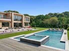 233 N Magee St in Southampton, NY - Building Photo