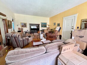 18 Alton Pl, Unit 1 in Brookline, MA - Building Photo - Building Photo