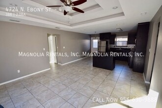 4724 N Ebony St, Unit 4 in Pharr, TX - Foto de edificio - Building Photo