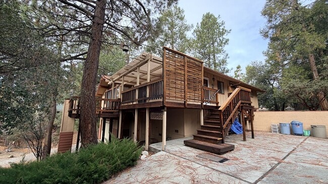 26823 Crestview Dr in Idyllwild, CA - Building Photo - Building Photo