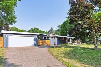 6017 Halifax Ave S in Minneapolis, MN - Foto de edificio - Building Photo