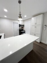 322 Azalea St in Lake Jackson, TX - Building Photo - Building Photo