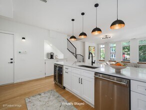 842 N Wolcott Ave, Unit 2 in Chicago, IL - Building Photo - Building Photo