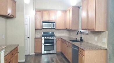 2401 Eaton Dr in McKinney, TX - Foto de edificio - Building Photo