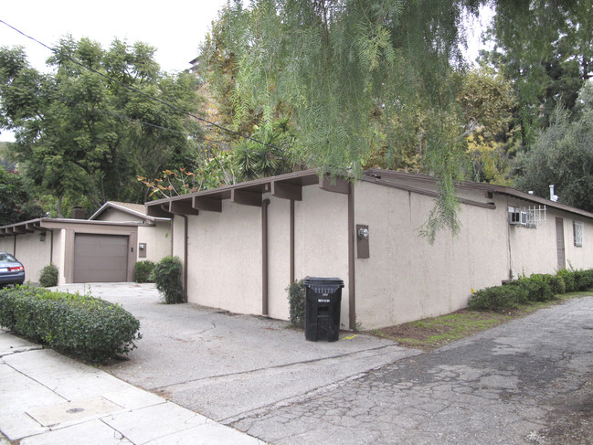 2290-2300 Holly Dr in Los Angeles, CA - Building Photo - Building Photo