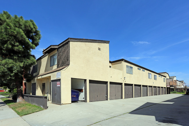 2522 England St in Huntington Beach, CA - Building Photo - Building Photo