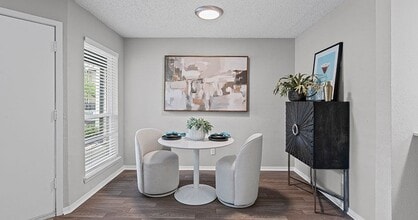 The Oakley Apartment Homes in Arlington, TX - Building Photo - Building Photo