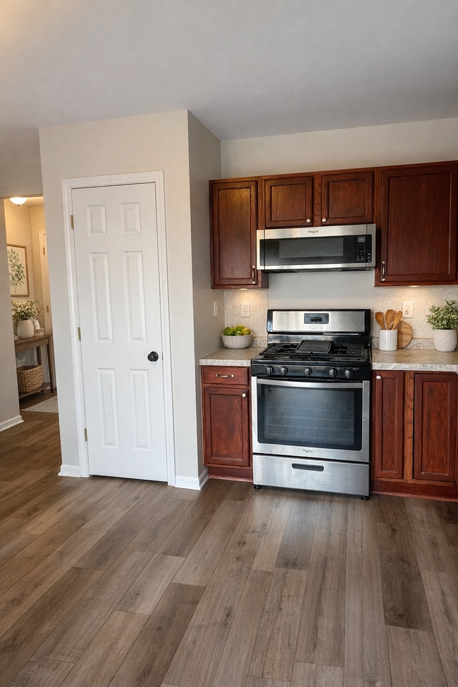 8461 Pierce St in Merrillville, IN - Foto de edificio - Building Photo