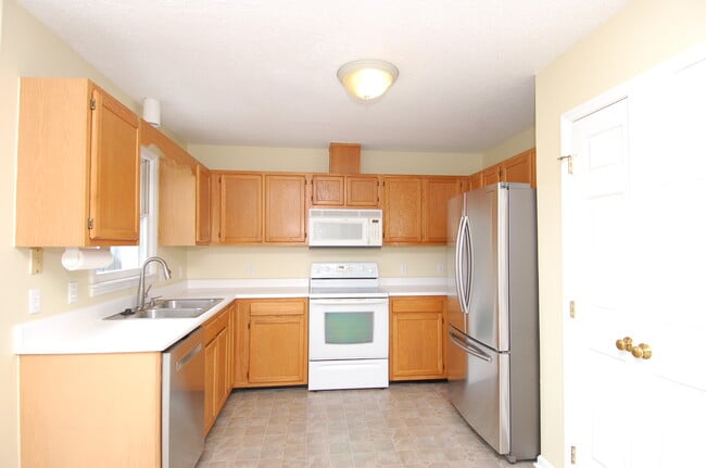 705 S Hughes St in Apex, NC - Foto de edificio - Building Photo