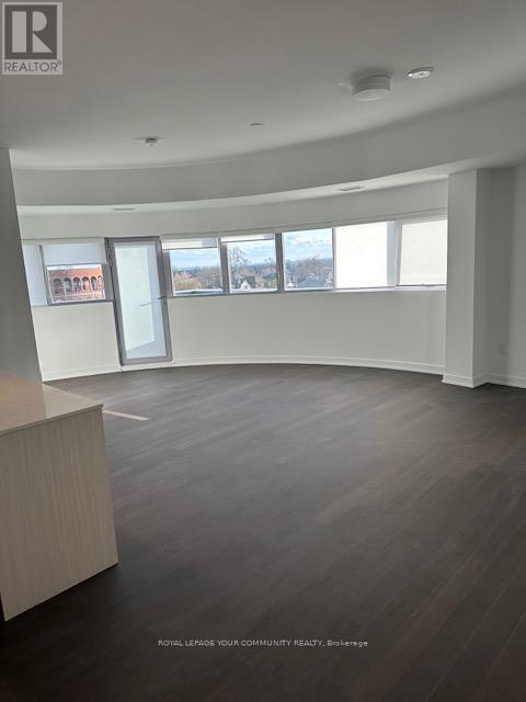 2433 Dufferin St in Toronto, ON - Building Photo - Building Photo