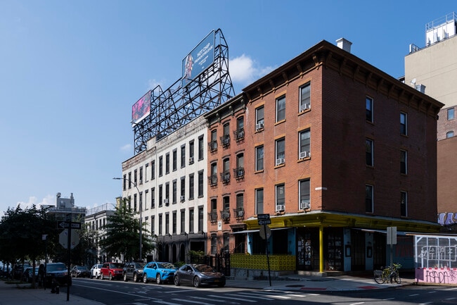 55 S 5th St in Brooklyn, NY - Foto de edificio - Building Photo