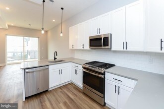 910 N 17th St in Philadelphia, PA - Building Photo - Building Photo