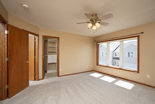 2101 Linden Trail in North Mankato, MN - Building Photo - Building Photo
