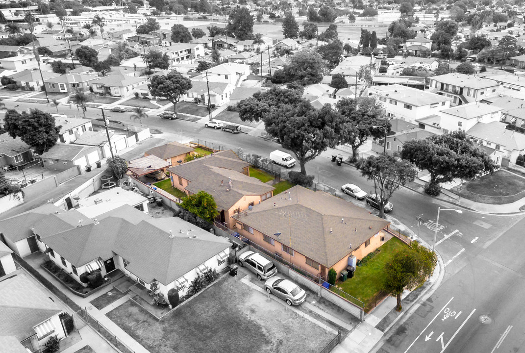 4 Unit Compound; 5.7 CAP; Huge LAR3 Lot in Los Angeles, CA - Building Photo