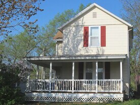 1329 Connecticut St, Unit Apt2 in Lawrence, KS - Building Photo