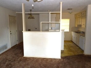 403 NW Greenmeadow Dr in Lawton, OK - Building Photo - Building Photo