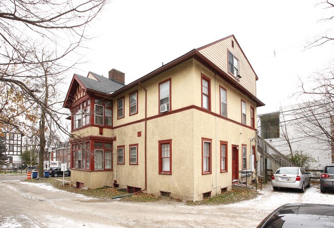 1215 Hill St in Ann Arbor, MI - Foto de edificio - Building Photo