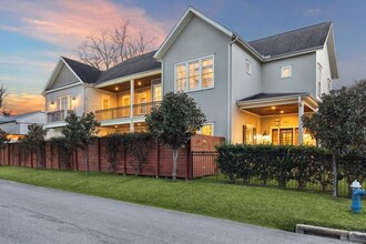 420 Aurora St in Houston, TX - Foto de edificio - Building Photo