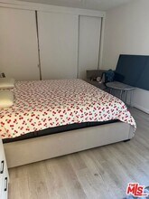 18307 Burbank Blvd in Los Angeles, CA - Building Photo - Building Photo