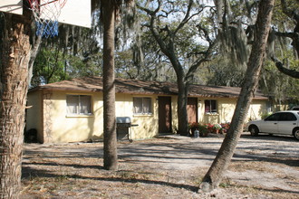 DeSoto Oaks Wooded Apartments in Bradenton, FL - Building Photo - Building Photo