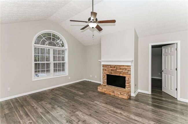 331 S Red Oak Way in Temple, GA - Building Photo - Building Photo