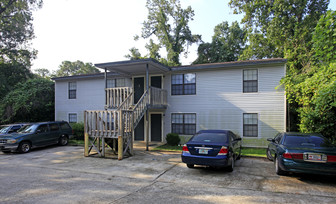 704 Pointe Ct Apartments