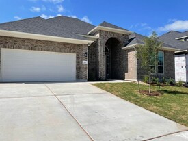 486 Gamble Dr in Mustang Ridge, TX - Building Photo
