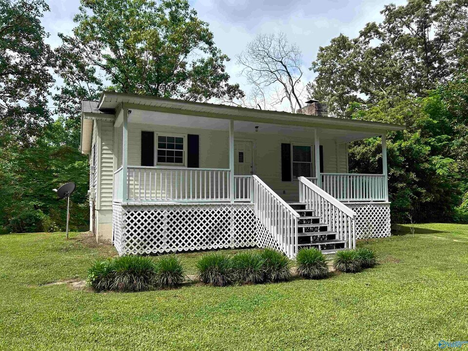 4812 Fry Gap Rd in Guntersville, AL - Building Photo