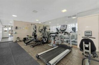 3040 NE 16th Ave, Unit 408 in Oakland Park, FL - Foto de edificio - Building Photo