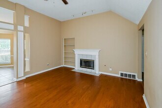 8169 Oak Moss Cove in Memphis, TN - Foto de edificio - Building Photo