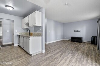 3399 Crystal Ln in Reno, NV - Building Photo - Building Photo