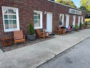 107 Elyria St, Unit Studio #5 in Lodi, OH - Building Photo - Building Photo