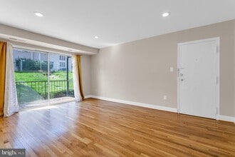 5410 85th Ave in New Carrollton, MD - Foto de edificio - Building Photo