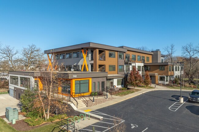 Velocity Apartments in Verona, WI - Foto de edificio - Building Photo