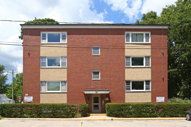 Smith Apartments @ 511 W Church in Champaign, IL - Foto de edificio - Building Photo