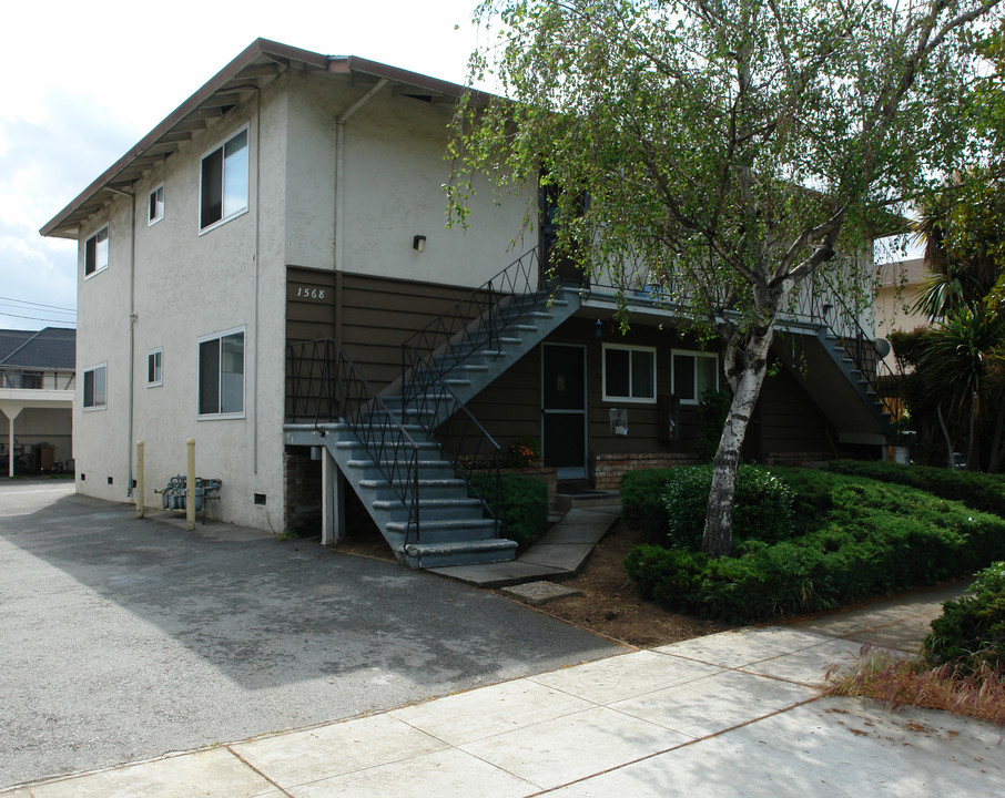 1568 Hollenbeck Avenue in Sunnyvale, CA - Foto de edificio