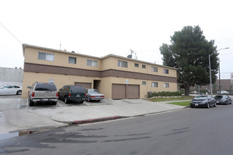 4729 W San Vicente Blvd in Los Angeles, CA - Building Photo - Building Photo