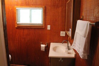 2011 Miller Rd in Rosharon, TX - Foto de edificio - Building Photo