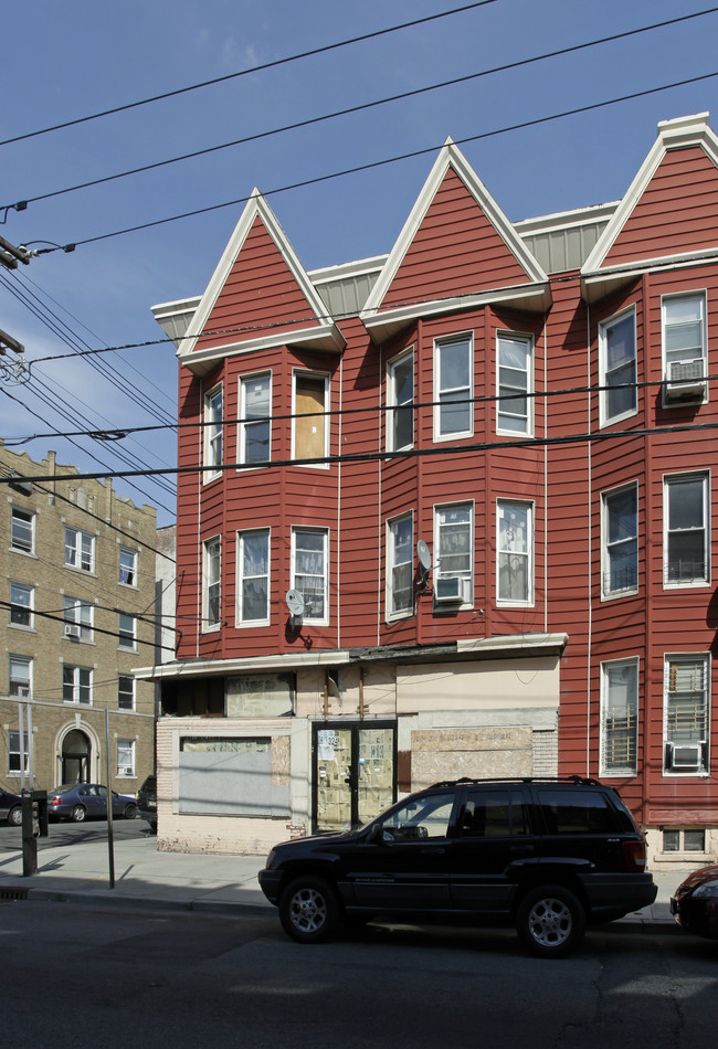 324 Summit Ave in Jersey City, NJ - Foto de edificio - Building Photo