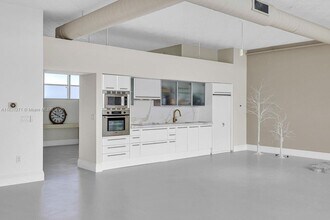 7934 West Dr in North Bay Village, FL - Building Photo - Building Photo