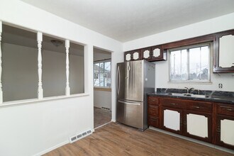 18716 Restor Ave in Cleveland, OH - Building Photo - Building Photo