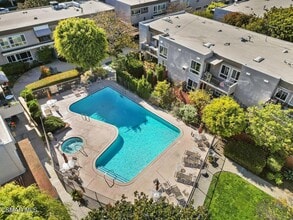 3300 S Sepulveda Blvd in Los Angeles, CA - Building Photo - Building Photo