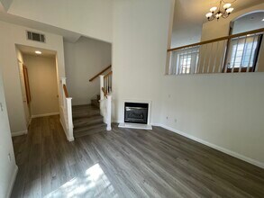 910 Timberwood in Irvine, CA - Building Photo - Building Photo